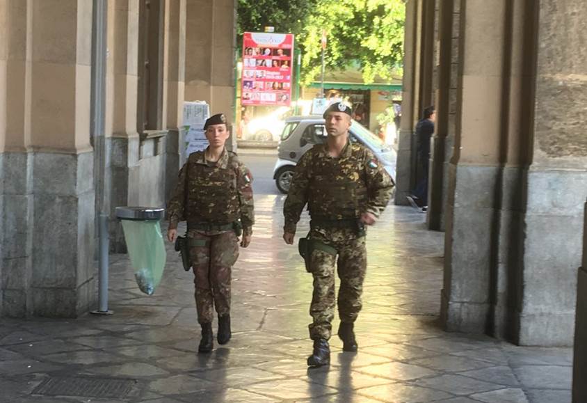 strade sicure guastori del 4 reggimento genio in vigilanza dinamica alla stazione centrale di Palermo