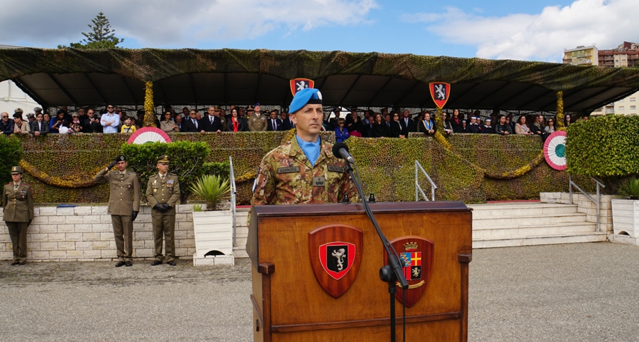 6. Il generale Bruno Pisciotta parla al contingente nazionale su base brigata Aosta