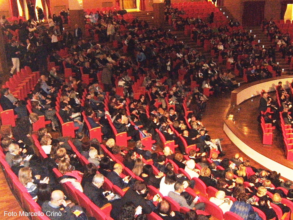 DSCF7499 pubblico teatro mandanici Copia 2