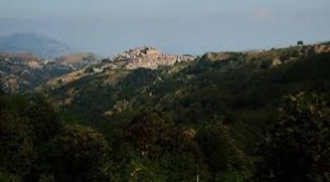 Breve storia del borgo di Montalbano Elicona dalle origini ai tempi moderni-con particolare rilevo al federiciano di Giovanni Albano.