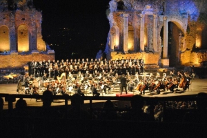 Il Festival Belliniano di Enrico Castiglione organizza a Taormina  il “Maria Callas Memorial” a 40 anni dalla scomparsa.Tre grandi interpreti per le arie rese indimenticabili dalla “divina”