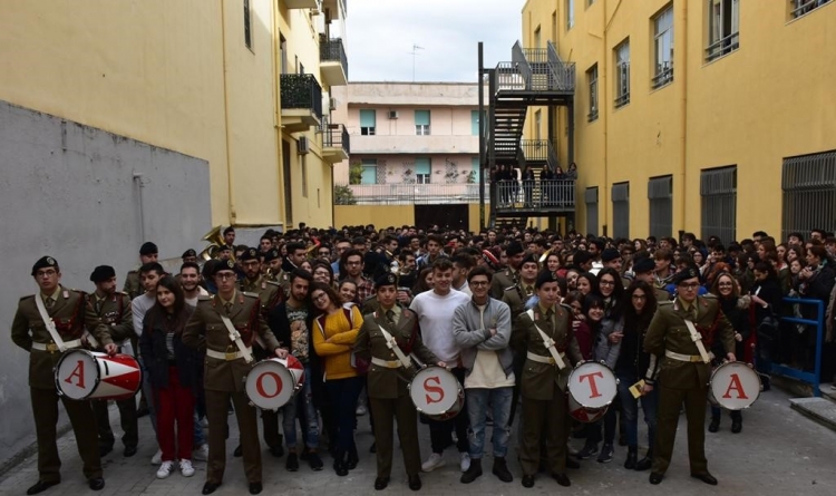Messina - Il Liceo Seguenza canta l’Inno d’Italia con la Brigata AOSTA