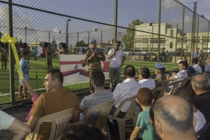 La Brigata Aosta in Libano riceve le chiavi di Majda Zun. Progetto del contingente italiano della missione in Libano UNIFIL per realizzare un campo di calcio a Majda Zun