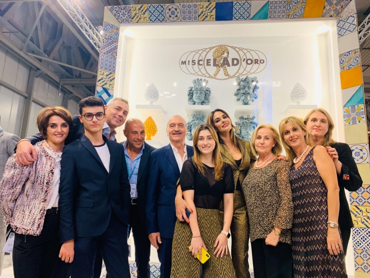 MILANO - Proiettato un filmato del regista Fabio Schifilliti coi momenti più belli della sua carriera  Maria Grazia Cucinotta brand ambassador di Miscela d’Oro alla Fiera &quot;Host 2019&quot; di Milano