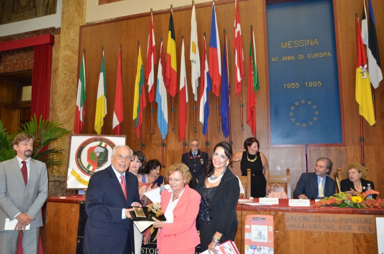 L’Associazione Culturale MessinaWeb.eu è lieta di comunicare il vincitore del Primo Premio - nella sezione riservata alla Poesia in vernacolo - “ Ottava Edizione del Premio Internazionale Arteincentro 2014” .