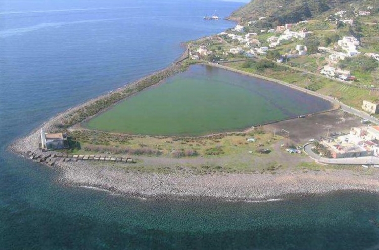 Erosione costiera: Santa Marina Salina, in arrivo i frangiflutti a difesa del laghetto di Punta Lingua