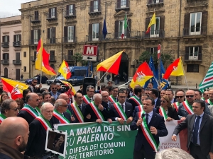 RPT CON FOTOGRAFIA: Ex Province. 150 amministratori in piazza alla &quot;Marcia su Palermo&quot;