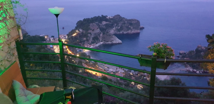 L&#039;oblò:nasce a Taormina un balcone sull&#039; isola Bella