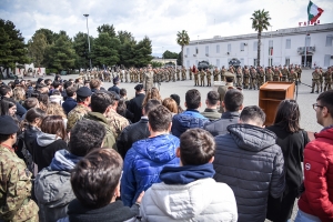 Esercito a Messina: il 5° reggimento fanteria compie 330 anni Rievocazioni storiche e nuovi orientamenti addestrativi e operativi per i 330 anni del 5° reggimento fanteria &quot;Aosta&quot;.