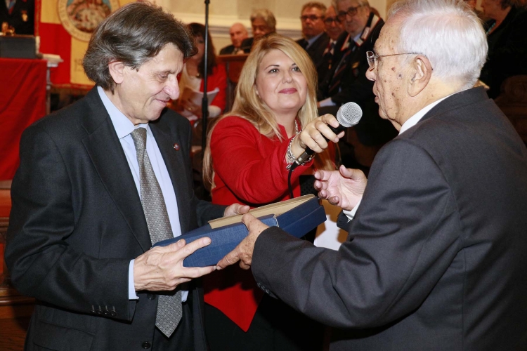 Messina 6.12.2018 - Premio Orione - Targa di ringraziamento al Prof. Salvatore Cuzzocrea, Presidente dell’Accademia Peloritana dei Pericolanti.