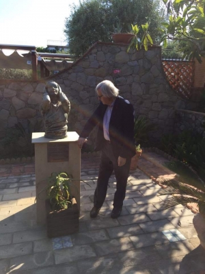 Vittorio Sgarbi a Villa Garbo Hauser oggi.