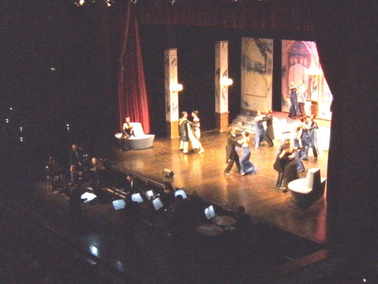 Consensi di pubblico per La vedova allegra al Teatro Mandanici di Barcellona