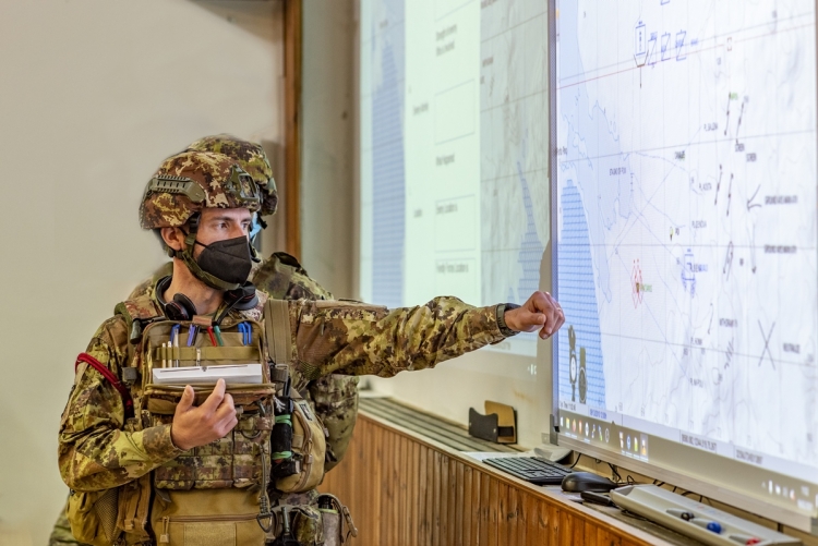 Esercito, la Brigata Aosta e l’addestramento “virtual”  Soldati e Unità si addestrano con il sistema di simulazione Virtual Battle Space.