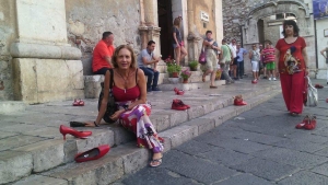 Fiaccolata a Taormina contro il femminicidio anche il Club Unesco di Taormina.