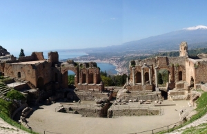 DIONYSUS -   Il Dio nato due volte Un progetto di Daniele Salvo su “Le Baccanti” di Euripide - 24 settembre ore 19,00 Teatro Antico di Taormina