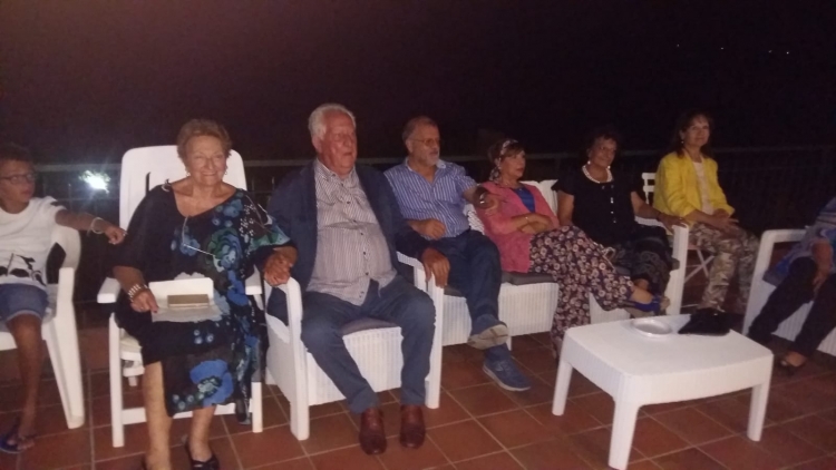 S. SABA (ME) I CONIUGI ROSITA ORIFICI E TEODORO RABE HANNO ACCOLTO NELLA LORO CASA GLI AMICI E PARENTI PER UNA SERATA ALL’INSEGNA DELLA SPENSIERATEZZA, ALLEGRIA , CULTURA E BUONA CUCINA.