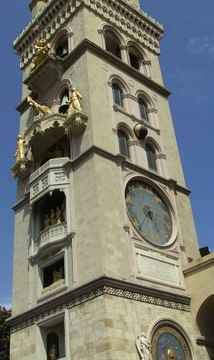 Dal 1858 ad oggi la ditta che ha prodotto l&#039;orologio meccanico più complesso al mondo nel campanile del Duomo