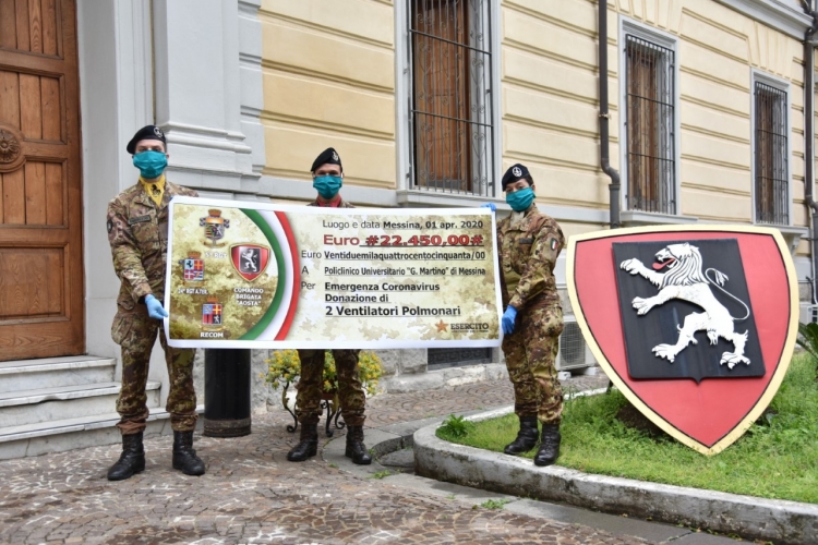Esercito e solidarietà nell’emergenza Coronavirus A Messina i reparti della Brigata ”Aosta” consegnano un assegno per l’acquisto di due respiratori al Policlinico “G. Martino”