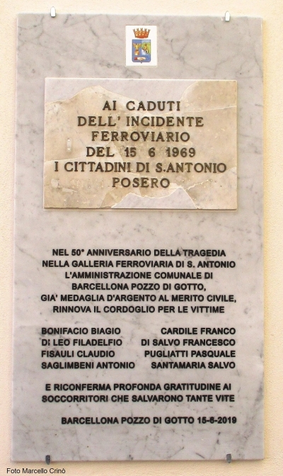 Barcellona Pozzo di Gotto: collocata la lapide commemorativa del cinquantesimo anniversario dell’incidente ferroviario di Sant’Antonio