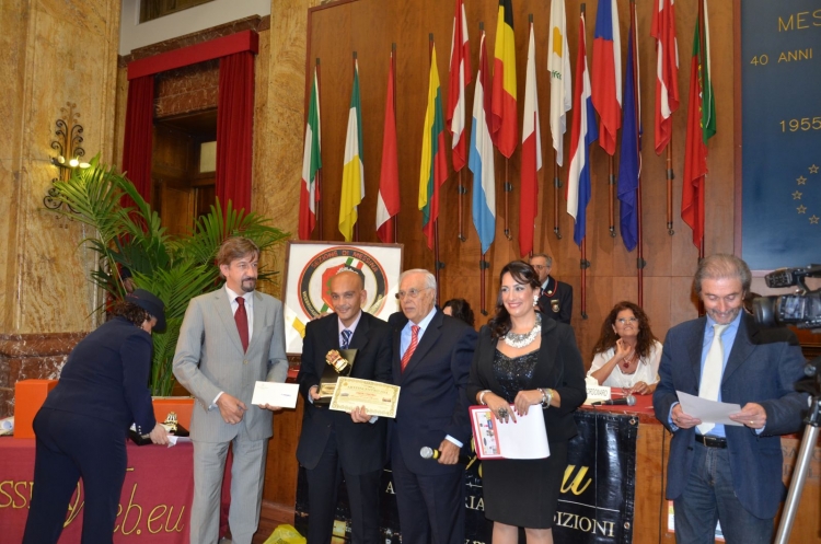 L’Associazione Culturale MessinaWeb.eu è lieta di comunicare il vincitore del PRIMO PREMIO - nella sezione riservata alla Poesia in Italiano - “ Ottava Edizione del Premio Internazionale Arteincentro 2014” .